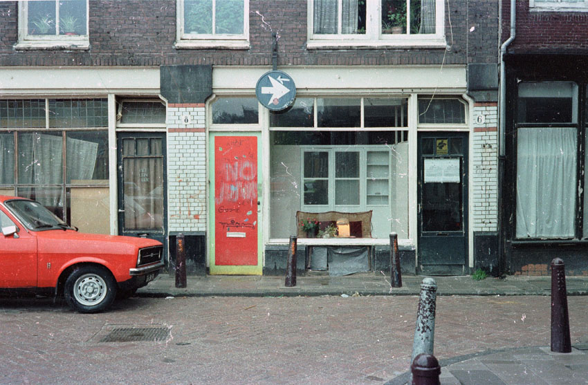 etalage Koningsstraat 6 in april 1983
