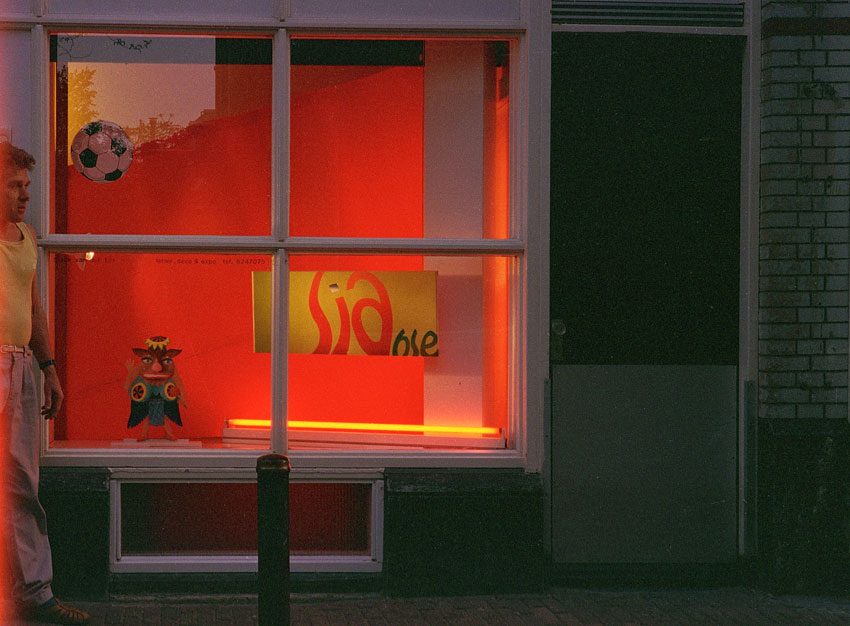 etalage Koningsstraat 6 in juni 1996