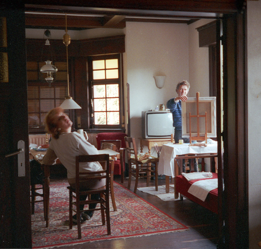 maart 1993, werken aan 3 nieuwe schilderijen in een villaatje in Verlaine