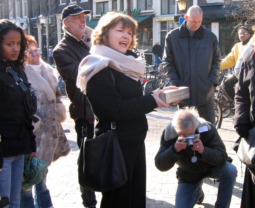 6 april 2006; Els Iping opent opgeknapt Nieuwmarktplein