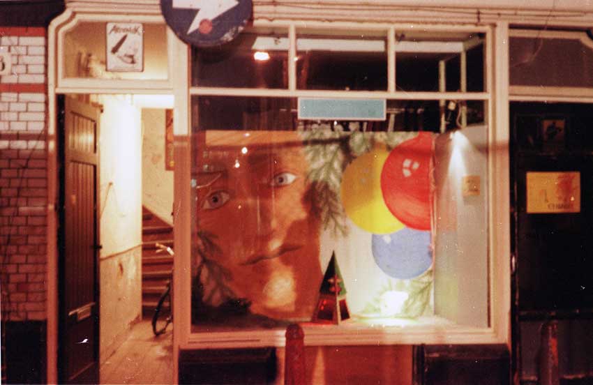 etalage Koningsstraat 6 in december 1984