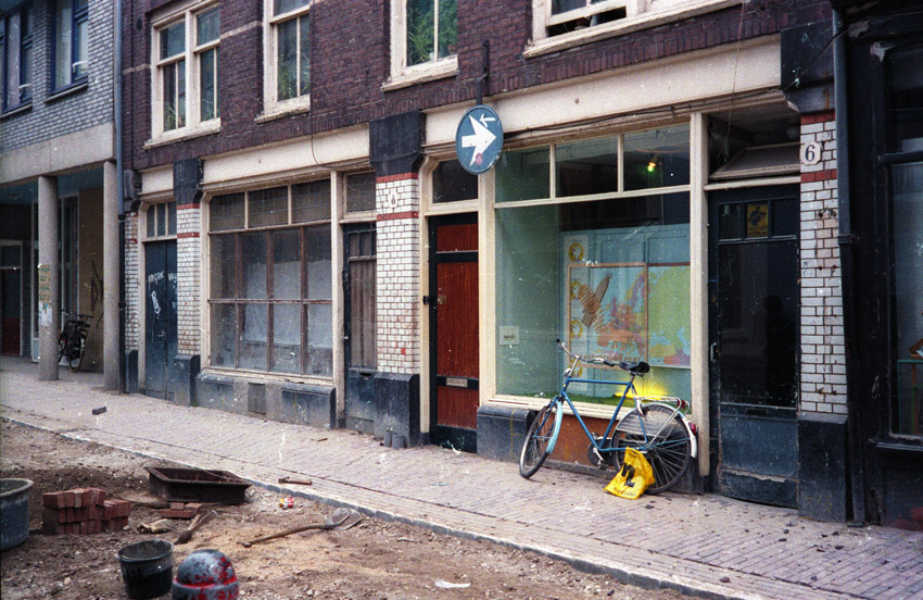 etalage Koningsstraat 6 in december 1985