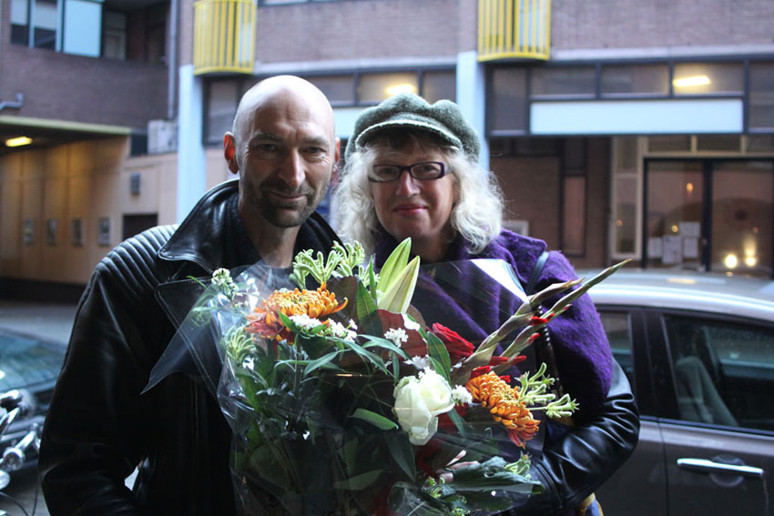 bij de opening van de vitrine-expositie over Nieuwmarkt-katten