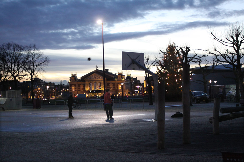 Museumplein bij het vallen van de avond