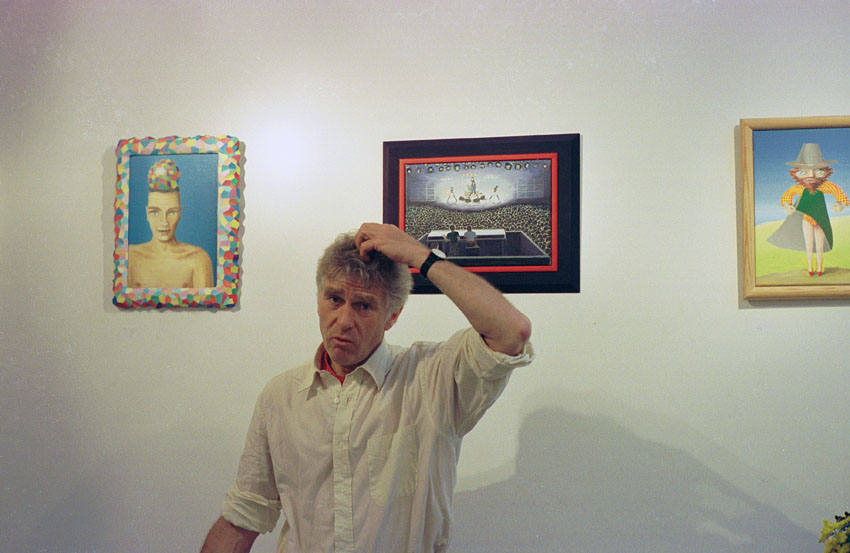 Sjaak in de expositieruimte